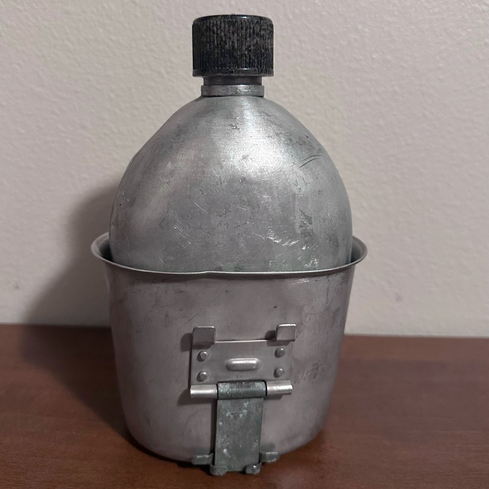 ORIGINAL US ARMY CANTEEN-DATED 1945